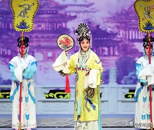 善恶终有报！47岁“跌落神坛”的李玉刚	，终是活成了“跳梁小丑”