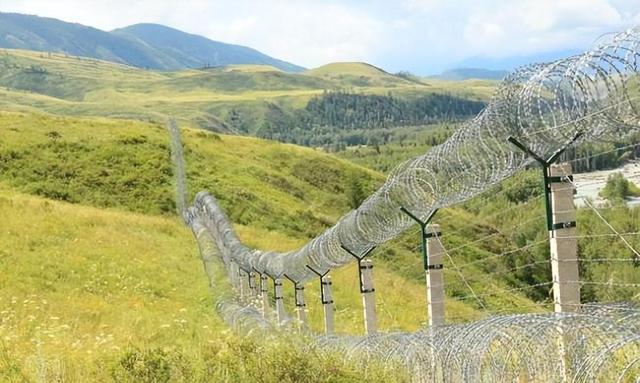 不狠不行的中越边境：数百公里的铁丝网，这下越南人看了都老实了