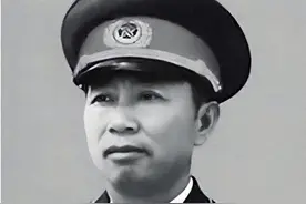 首任空军司令刘亚楼因病早逝，获毛主席特批元帅哀荣图片