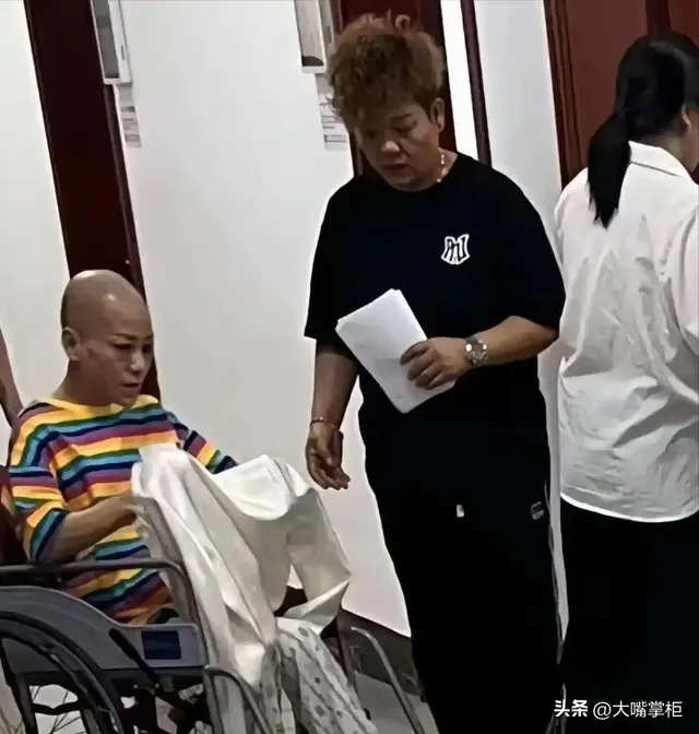 48岁孟再平追悼会，两段婚姻引争议，120万抗癌针没能留住她