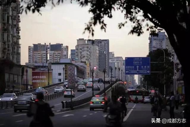来来来！看哈成都一环路有哪些文化IP →