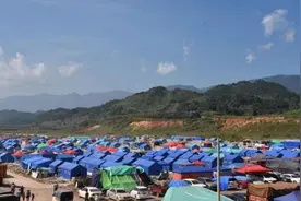 还是中国安全，12000难民躲在中缅边境，漫天炮火近在咫尺图片