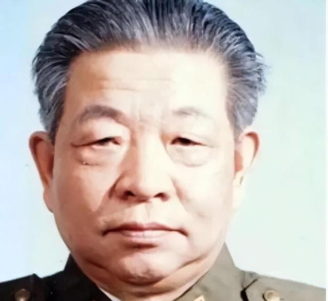他给毛主席当了26年警卫员，后又保卫华国锋邓小平，如今依然在世