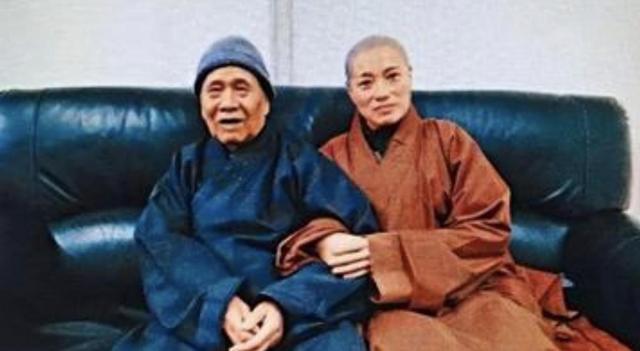 “风流尼姑”释智定落网，白天穿僧袍念经，晚上与和尚醉生梦死！