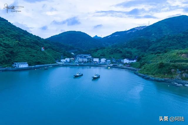 东海岸1号公路的起点是崇家岙，抵达前需要穿过一桥一洞