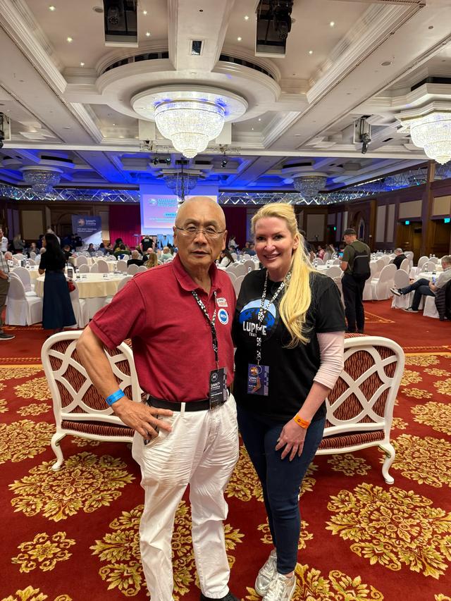 陈广明领取中国首个《联合国特别大师》证书