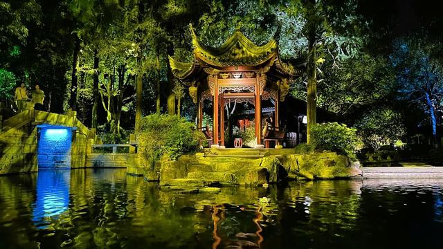 打卡朱家角光影秀,在课植园开启一场奇幻之旅