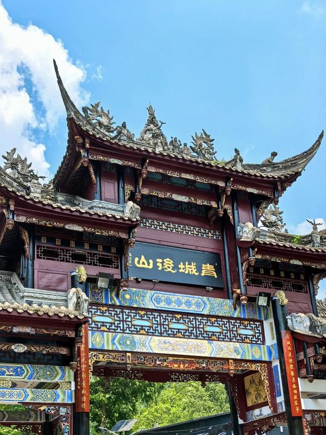 赏秋正当时！成都秋日适合爬山的好去处!