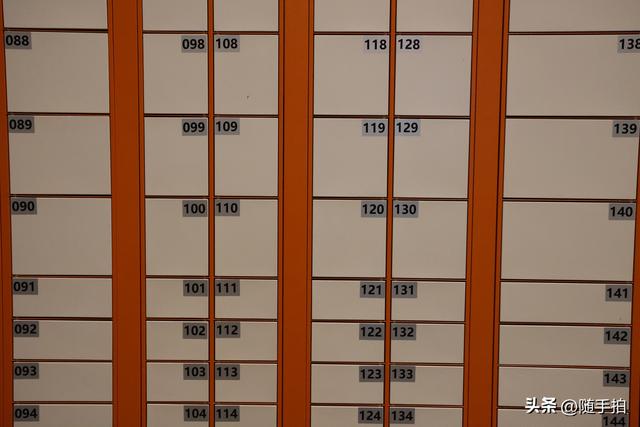 “移动智能快递柜”现身江苏苏州花桥，哪里需要停哪里