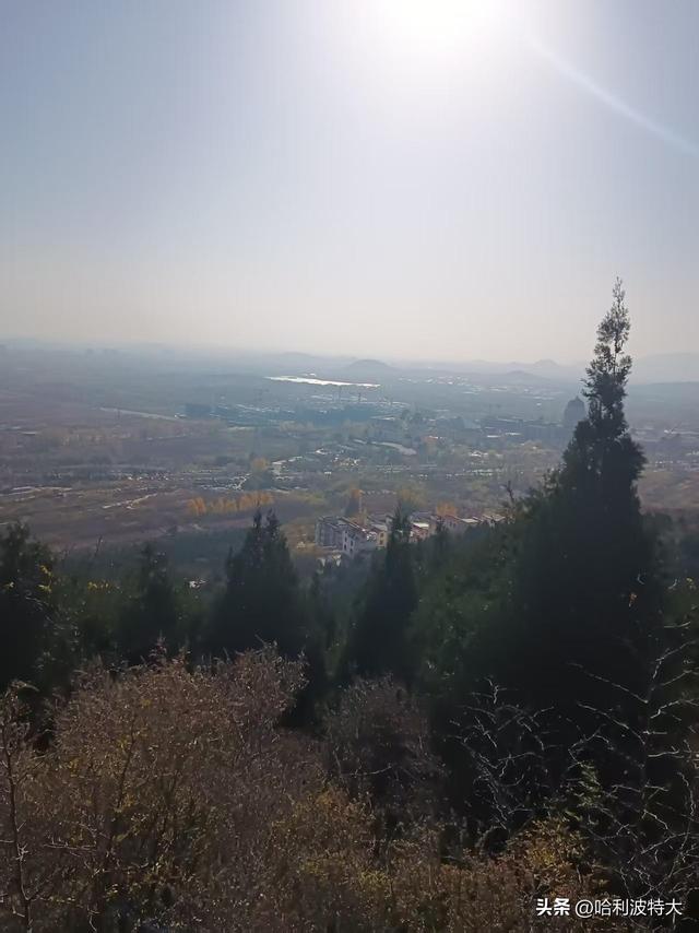 怒征西山公园，立在539.8米的顶峰