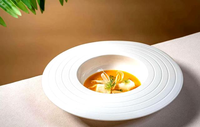 山海缔造的法中双味饕餮盛宴——深圳海上世界幕爵法餐探秘。