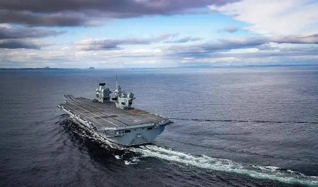 又让张召忠说中了？东拼西凑550亿建的2艘航母，如今彻底成为累赘