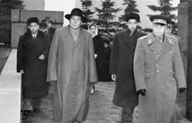 汪东兴保护毛主席30年，晚年懊悔：当年瞎了眼，让主席用这人