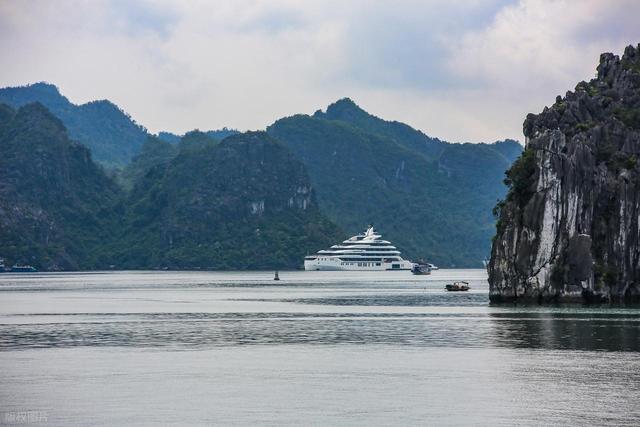 越南下龙湾，风景秀丽