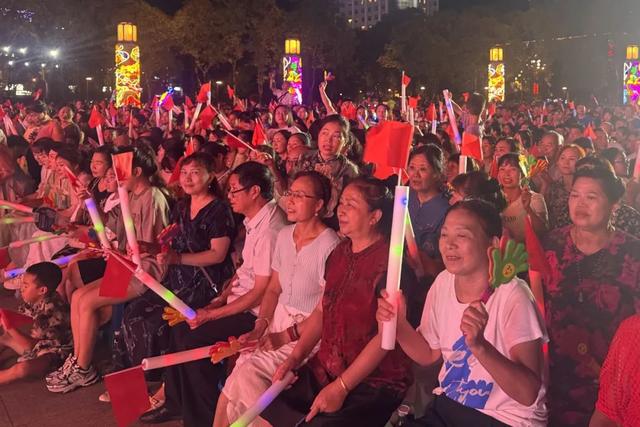 人山人海！这是女儿节的广元！