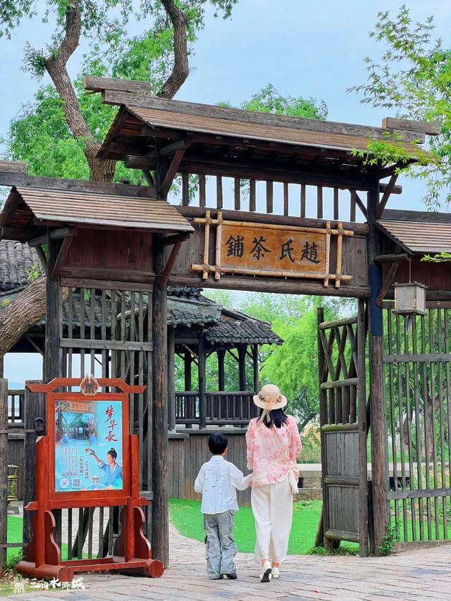 跟着总台非遗微短剧《顾盼锦年》，来三国水浒城get同款打卡地