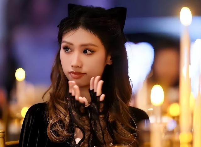 徐帆回应离婚5个月，冯小刚近况曝光，他的“小心思”再藏不住了