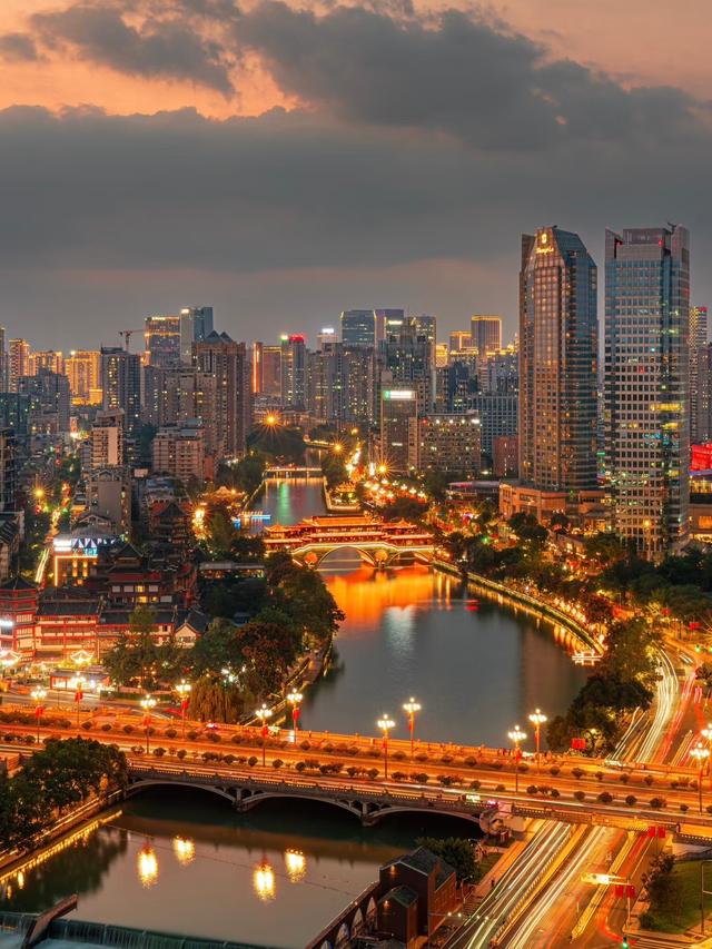 都说成都比重庆还要名气大，两地深度游后，才发现差距真的很大