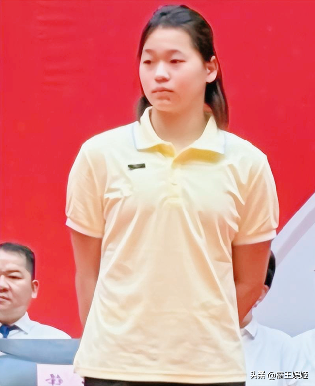 不到24小时，央视3次点名全红婵，冠军背后，竟是这般光景？