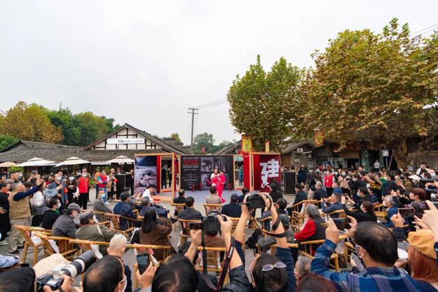 从18万到280万!成都这座小镇凭啥逆袭成“顶流”?