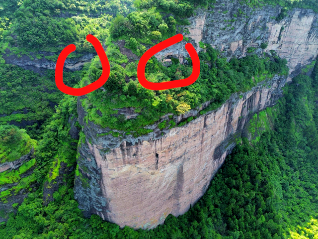 探秘三岩寺红军洞