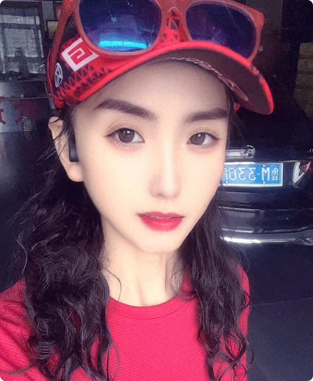 山东跑友张素梅车祸去世，月跑量300多公里，开奔驰，颜值身材好