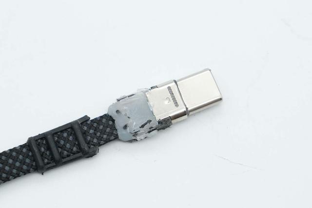 伸缩线+线盒设计，不缠绕更便携，thinkplus 240W轻锋数据线拆解