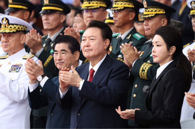 首尔爆发“反华”游行，网友疑惑：为什么中国人没有一丁点害怕？