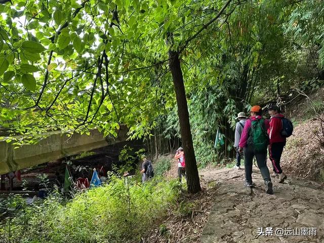 周末徒步，爬西山、走千步岩、过东风坝，我们在山水间快乐行走