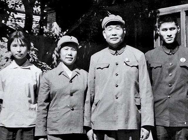 1987年萧劲光被一则新闻激怒，质问刘华清：谁说中国不准备建航母