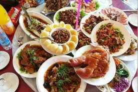 东北农村吃席“怪象”，满桌的大鱼大肉，为啥多数人只随礼50图片