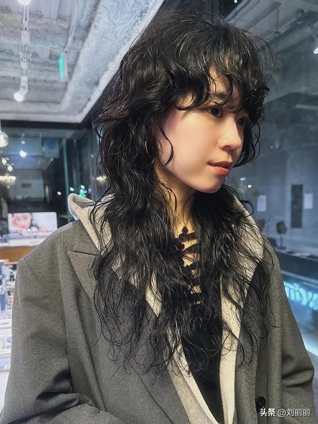 日系慵懒卷发：解锁松弛感，适配所有风格的氛围感神器