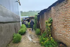 铁东法院：房檐滴水惹出邻里纠纷 法院强制执行消除隐患图片