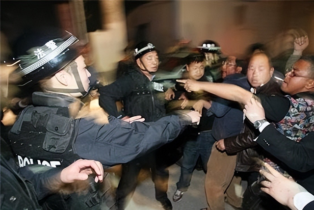 又揪出来一个巨贪，金额高达9.7亿	，首富夫人郝斌跨境逃亡失败了