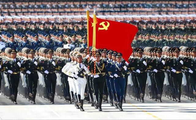 特朗普：中国军队能有今天，全靠美国给的7220亿，养兵力造军舰