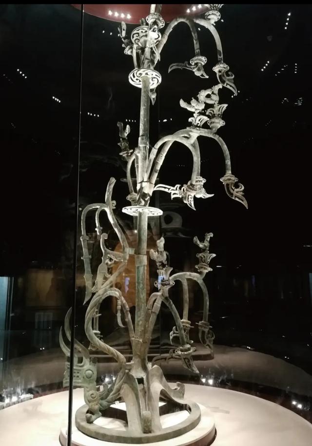 破解三星堆神树