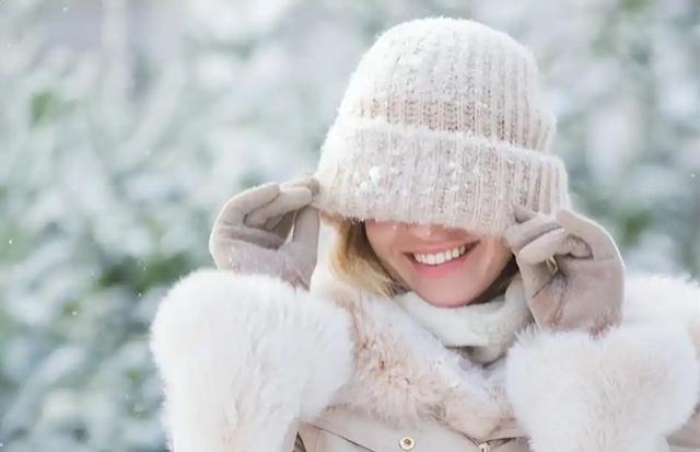 医生发现：天冷坚持戴帽子的人，过不了几个月，身体会有5大变化