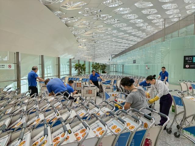 飞机怎么躲台风？直击“桦加沙”下深圳机场的硬核操作