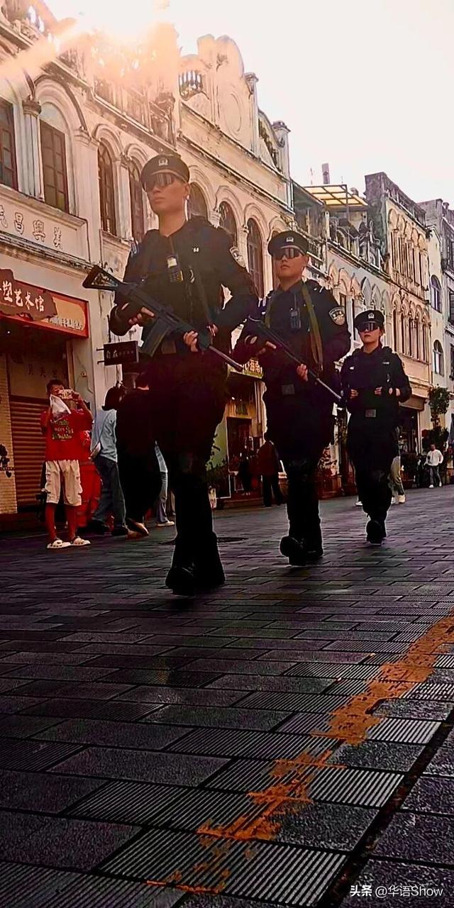 封关前瞻丨海口骑楼老街冬日景象：满眼都是外国人