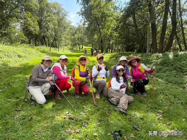 在阳光明媚的秋日里，我们走马街、三家村水库、团结乡滑草场，爽