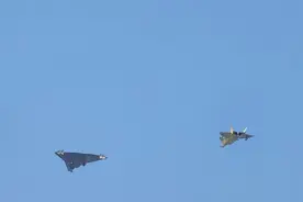 新型装备密集亮相，中国军迷提前过年图片