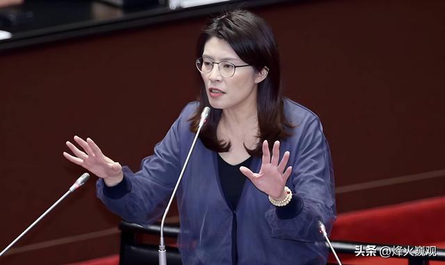 解放军刚包围台岛，郑丽文发火，李乾龙赶赴金门，民进党闯下大祸