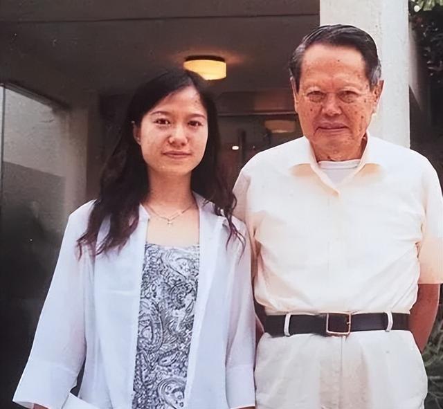 翁帆也没想到，丈夫杨振宁去世后	，竟因生前一个举动再次口碑暴涨