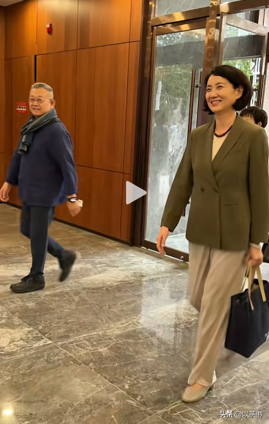 李修平近况：身材高挑资深美，结婚20年无儿女，专注事业不内耗