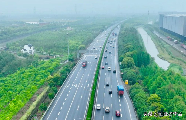 内存条在电脑中的作用是什么，我用大白话一次性说清楚