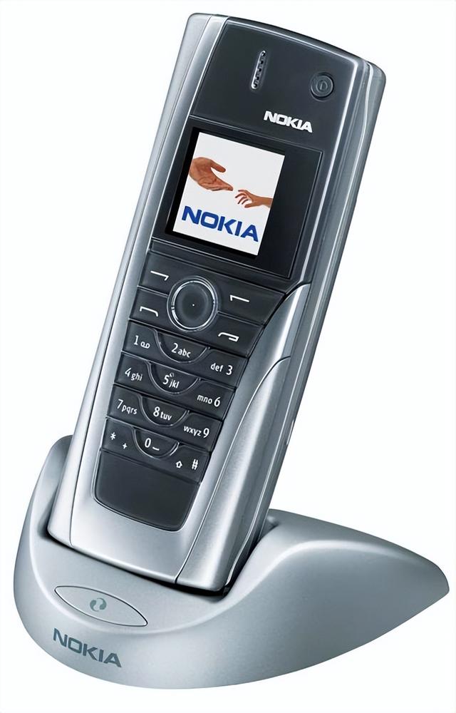 通信历史连载910-诺基亚首款支持WiFi的PDA手机Nokia 9500-2004年
