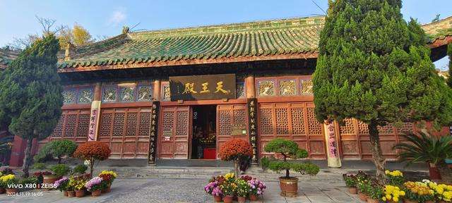 市声与梵音：大相国寺的入世禅机