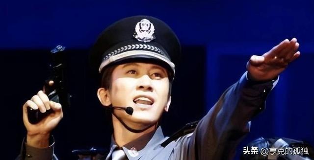 他8次上春晚，作死被捕入狱，今54岁无人问津，老搭档也断了联系