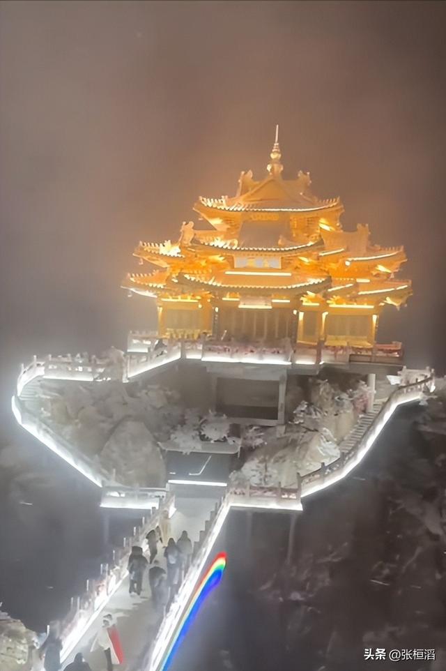 河南老君山迎初雪，一下雪就封神！银装素裹再现仙境盛景