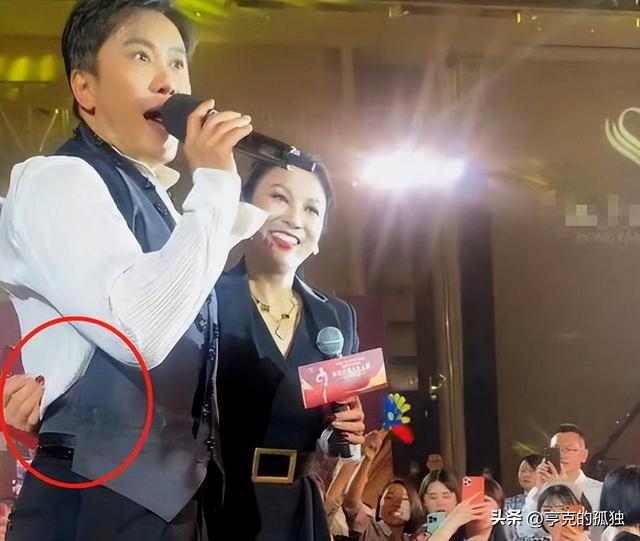 他8次上春晚，作死被捕入狱，今54岁无人问津，老搭档也断了联系